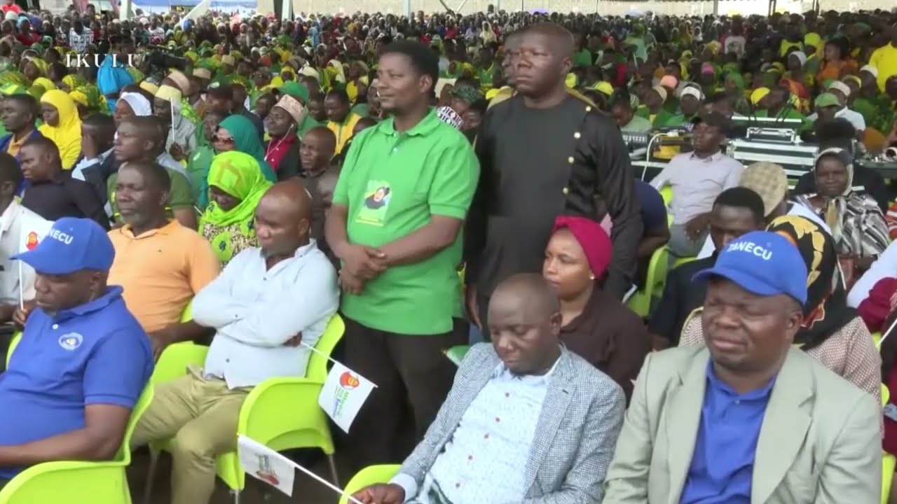 WAZIRI WA KILIMO MHE. HUSSEIN BASHE AONGEA NA WAKULIMA WA TANDAHIMBA, MTWARA