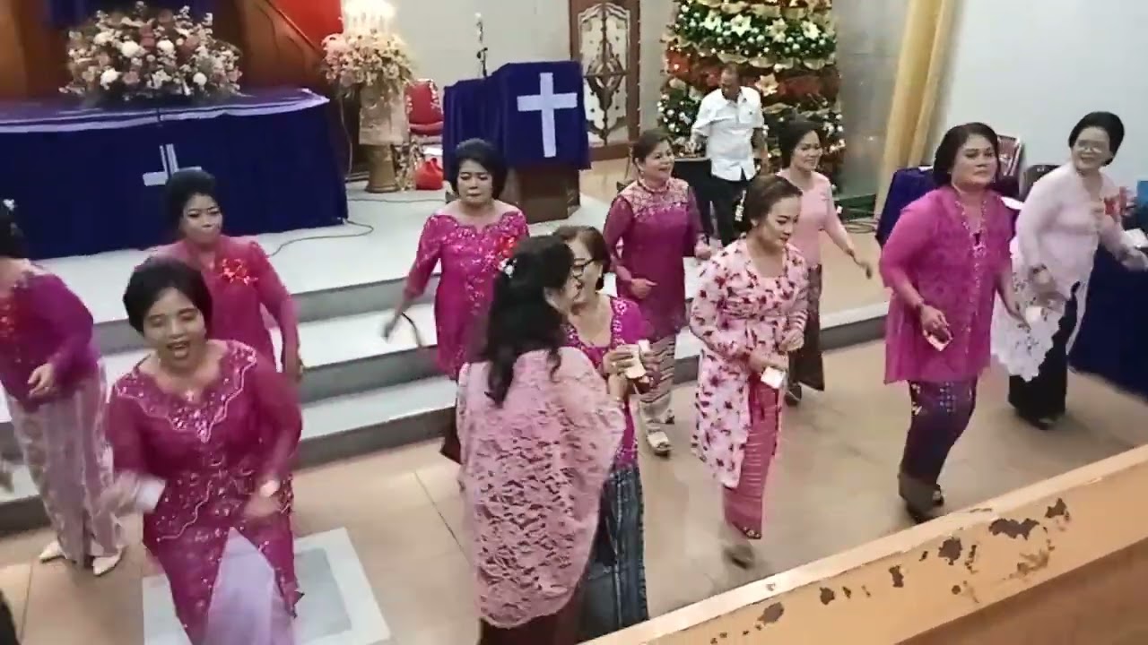 TARIAN PAROMPUAN DI NATAL PAROMPUAN HKBP PARDOMUAN MEDAN