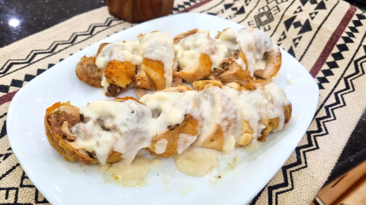مطبخ ام وليد / ب2كويس دجاج حضري طبق عائلي👌 ، كويس جاج محشي و محمر مع صوص بيضاء 😋.