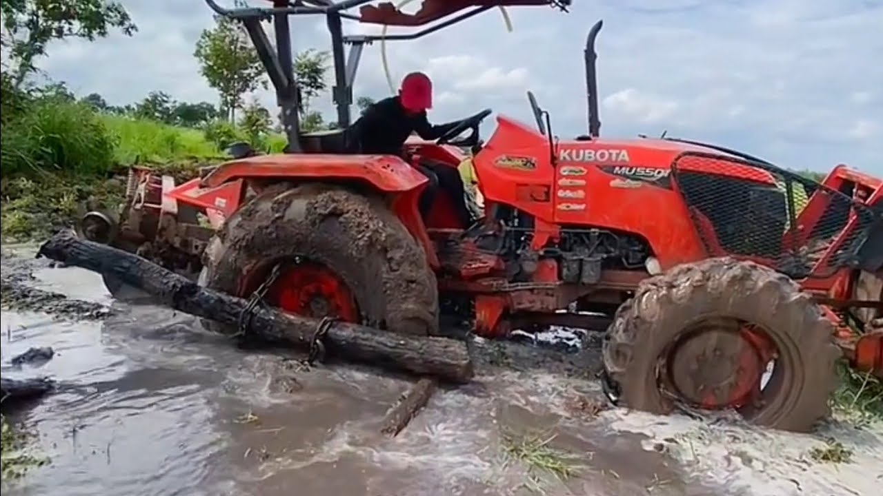 Stuck in Deep Mud! 🚜💦 Tractor Uses Logs to Escape Impossible Trap