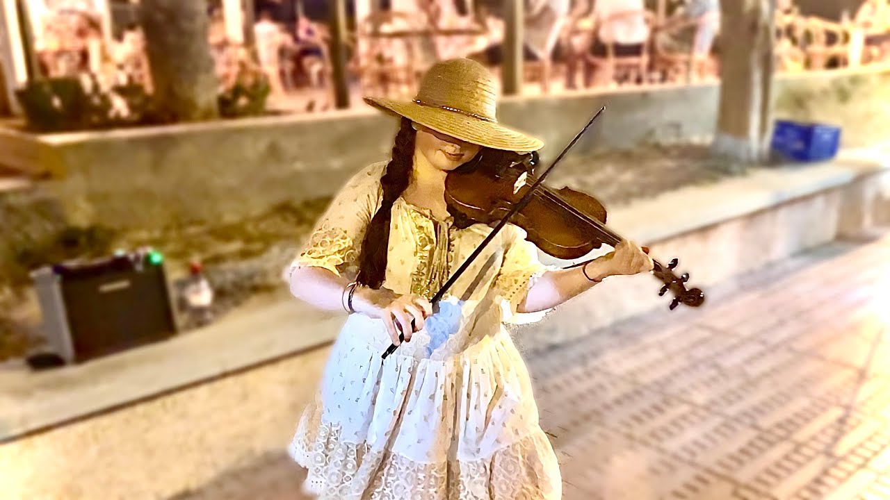 Romantic Ibiza Violin Street Performance | Love Story - Taylor Swift - Holly May Violin