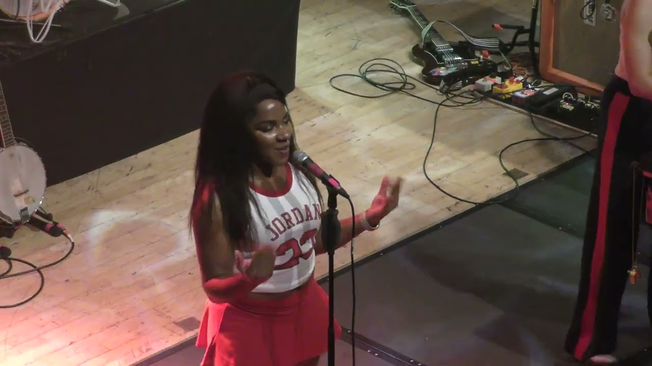 The Go! Team - Junior Kickstart + Air Raid Gtr + Bottle Rocket @ Edinburgh Queens Hall 26/09/2024