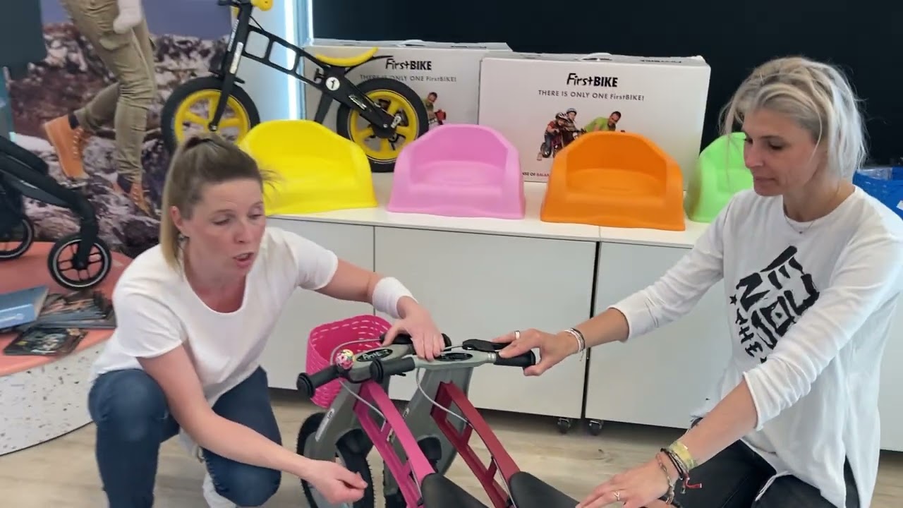 Živ&eacute; vys&iacute;l&aacute;n&iacute; na t&eacute;ma dětsk&aacute; odr&aacute;žedla FirstBIKE a sed&aacute;ky FirstBooster