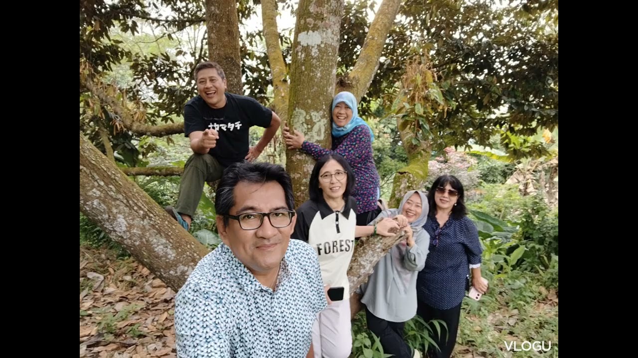 Liburan ke Kabupaten Subang menikmati kebersamaan makan duren Petruk diseputaran  Subang