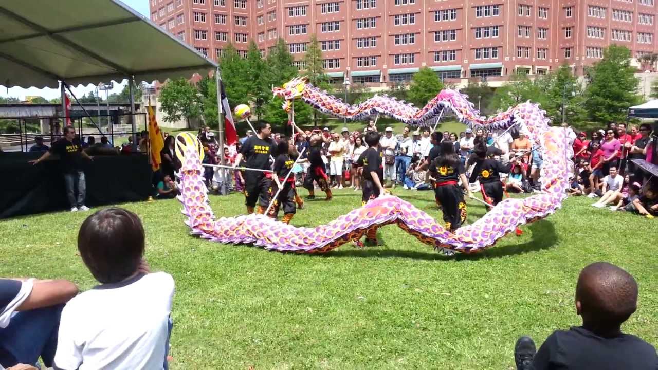 Dragon dance - ﻿Teo Chew Association: Unicorn Dragon and Lion Dance Team