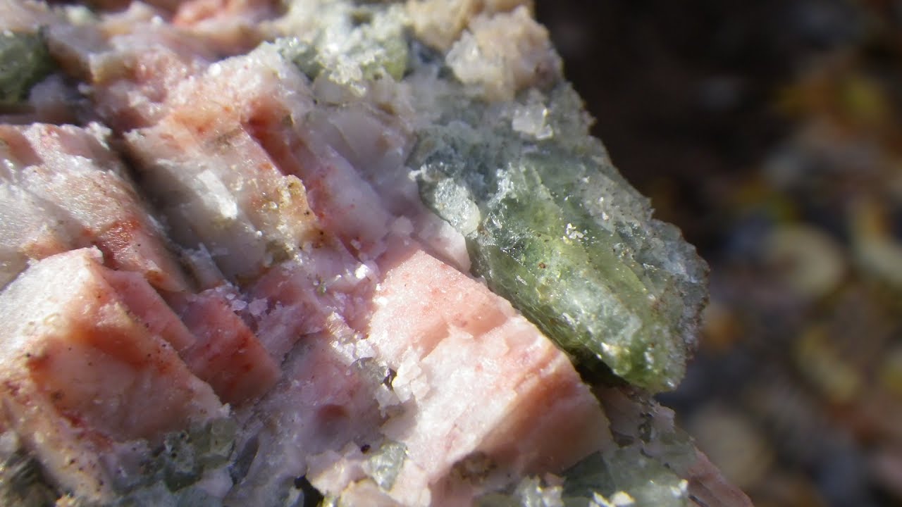 Rockhound with Uhaul  -  Collecting Rocks and Minerals in Ontario