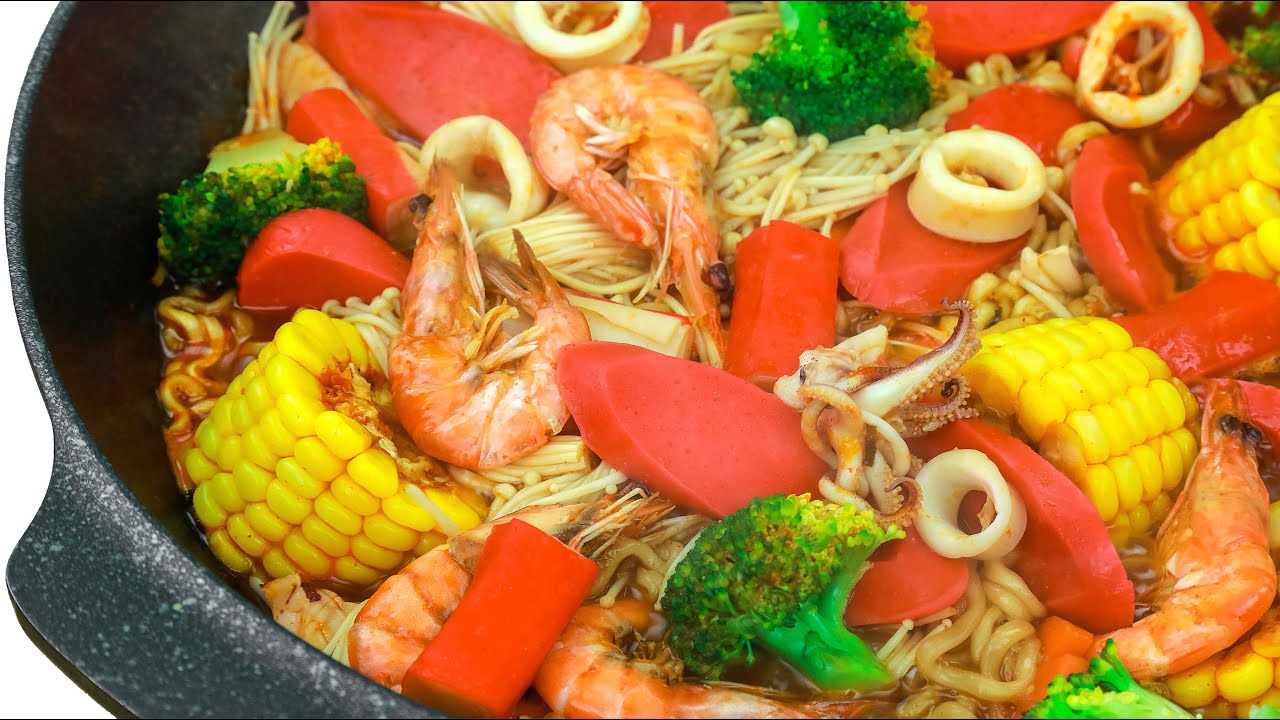 Spicy Noodle Stew Recipe | Easy Spicy Ramen Noodles Recipe | Spicy Instant Noodle.