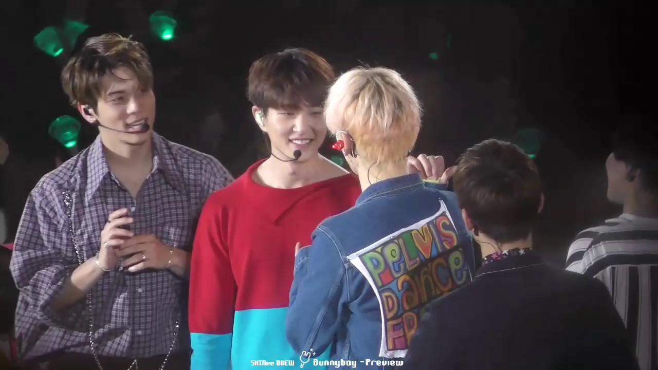 [FANCAM] SHINee Talking in the 