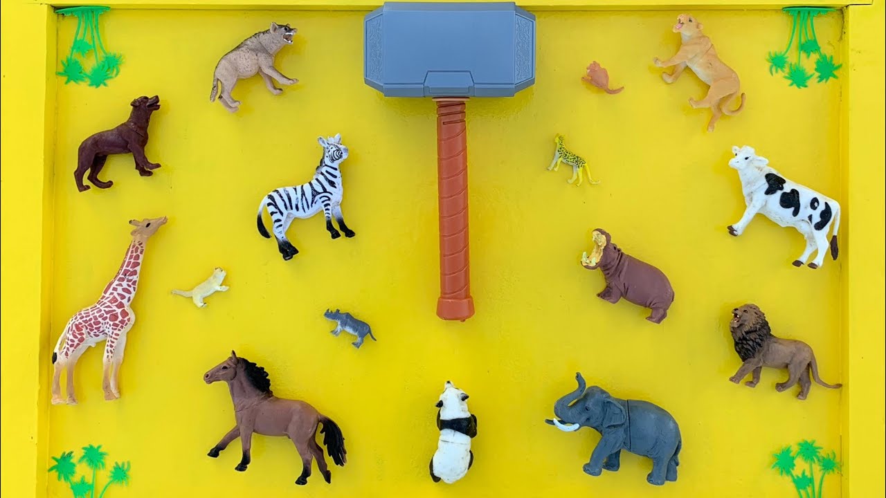 Menyebutkan mainan hewan, sapi, ayam, beruang, jerapah, kelinci, kangguru