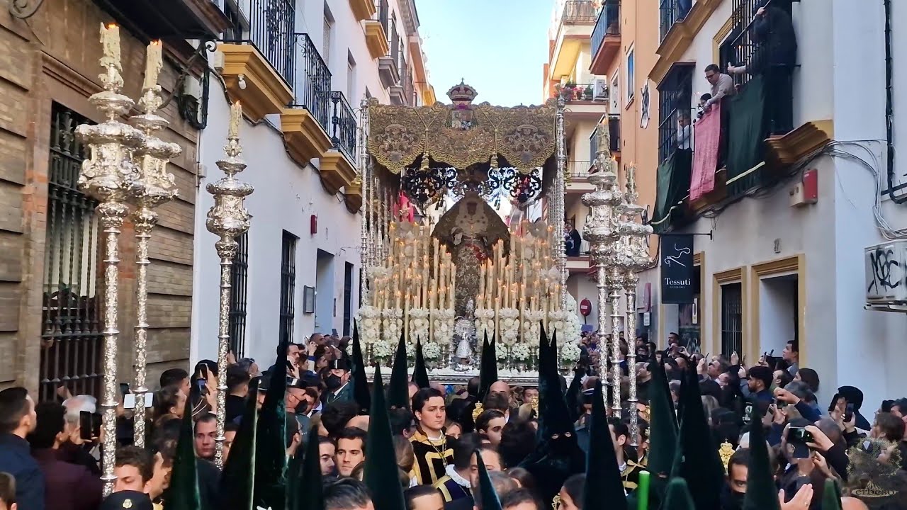 La Virgen de la Esperanza Macarena por Santa Ángela de la Cruz