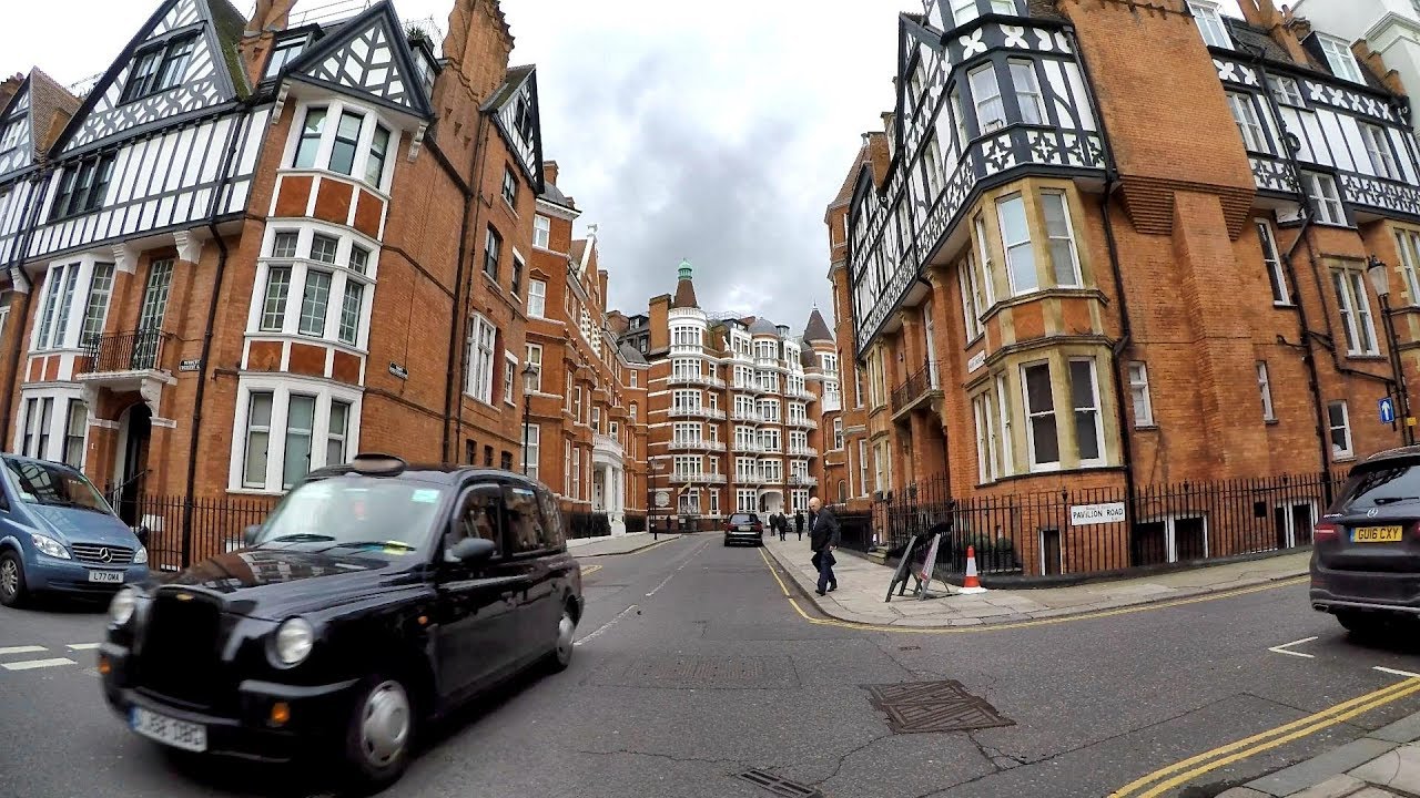 London Walk Around. Belgrave Square, Sloane Street and Knightsbridge