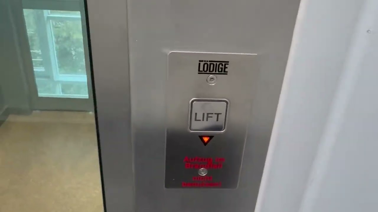 2002 Lödige Aufzug in einem Wohnhaus In München