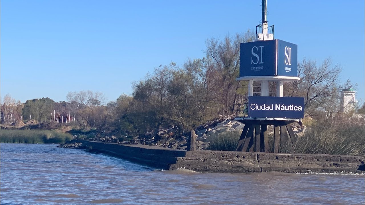 Saliendo al Río de La Plata por el Canal Costanero