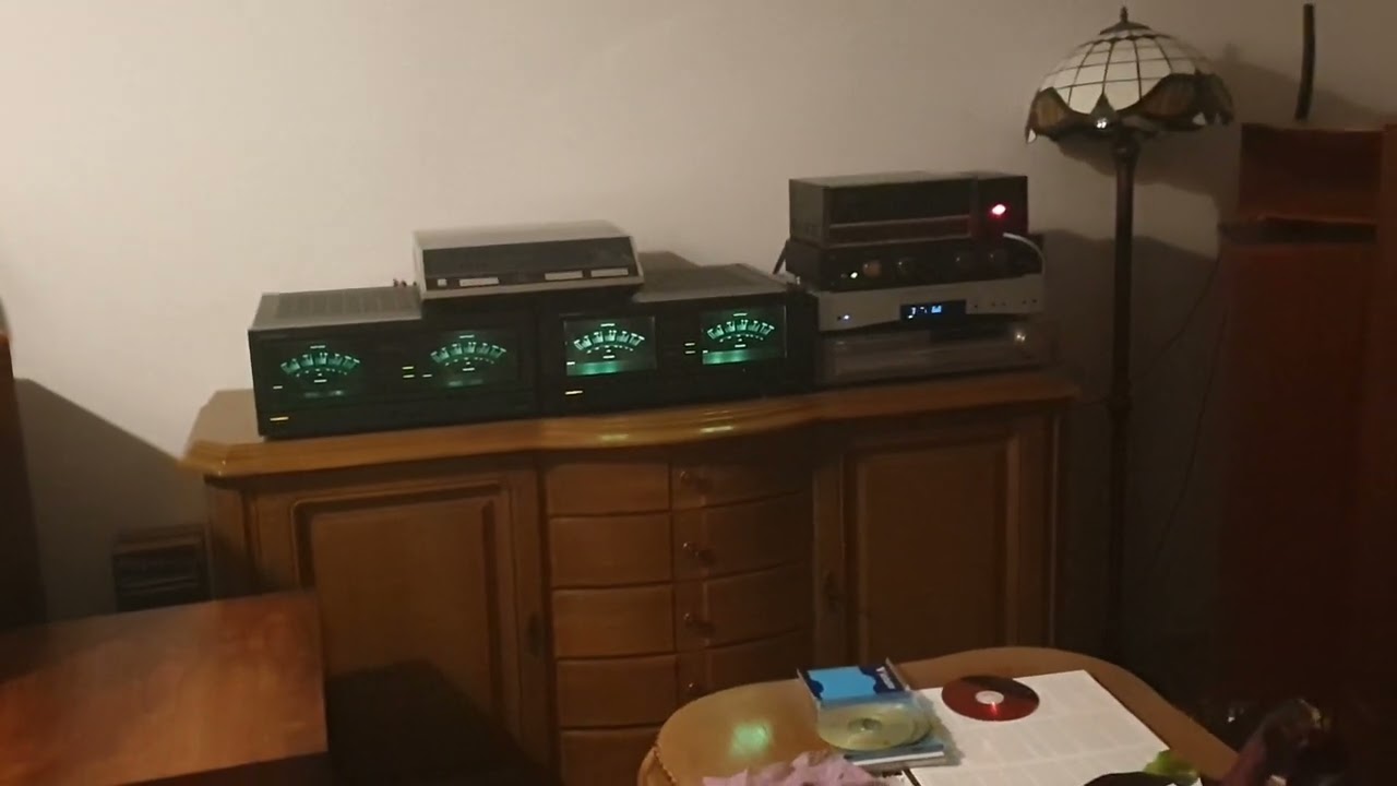 Infinity SS1, Onkyo M504, Onkyo M5570, AVM Evolution V1