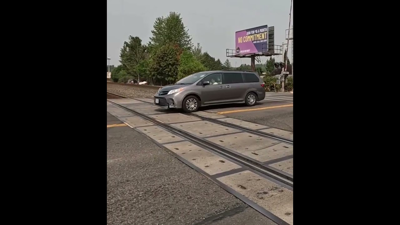 X-ing🚂Railroad🚜Cars Suvs🚑 Crossing🚂Railroad🚂Train🚂Tracks🚂ASMR [James St WA USA]