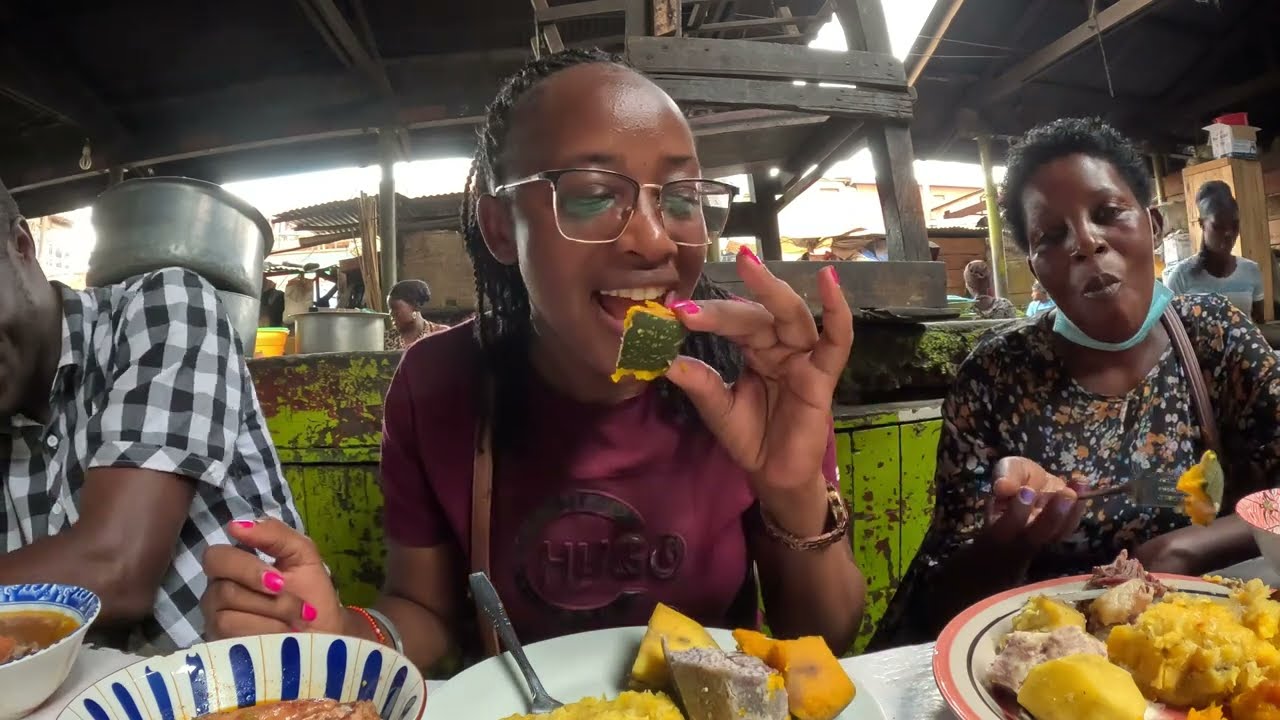 UGANDAN MAN TOOK ME TO BIGGEST OPEN FOOD MARKET IN KAMPALA,I was SHOCKED./Busy owino market.