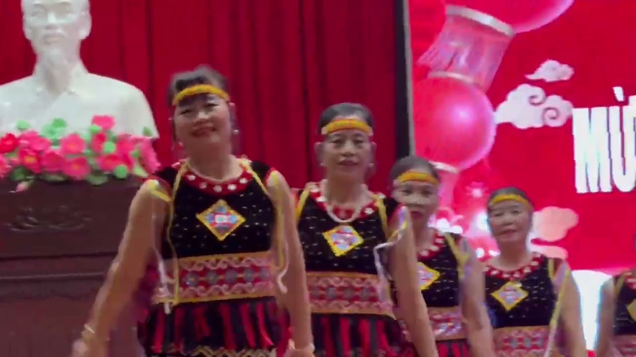 Nguời con gái Paco (Múa) - Câu lạc bộ dân vũ phố Bần