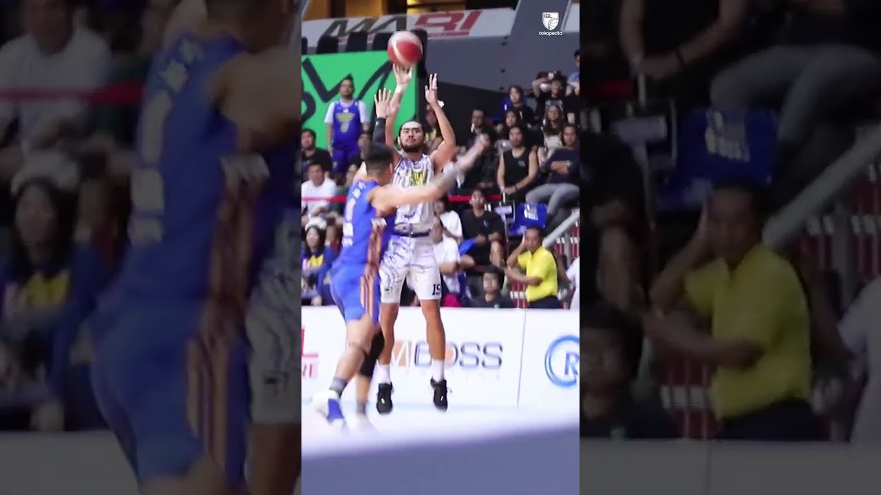 Winning shot by Prawira Harum Bandung vs Satria Muda Pertamina