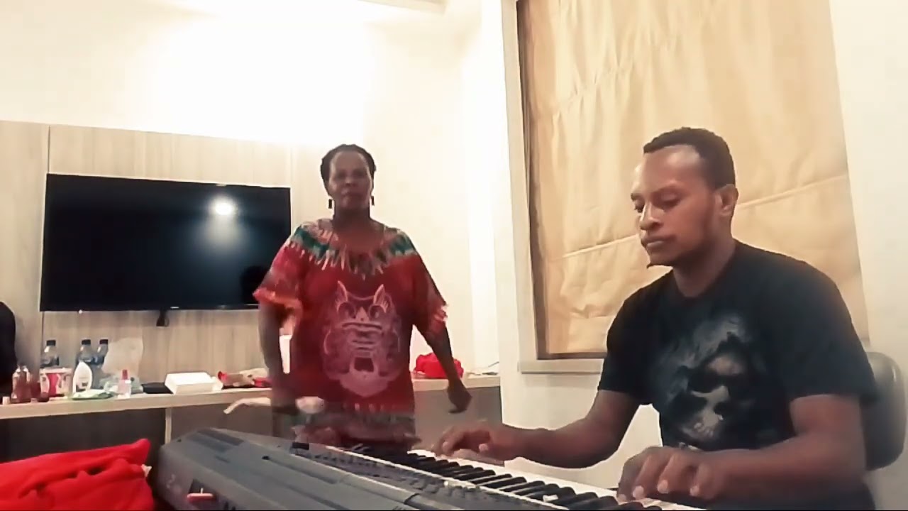 Lagu seka kamoro. (Elisabeth Yaimaya)🎶🎵