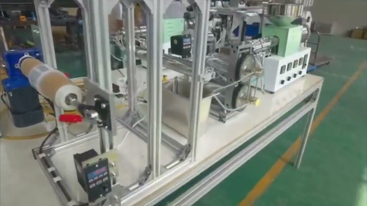 Plastic film or plastic sheet extrusion