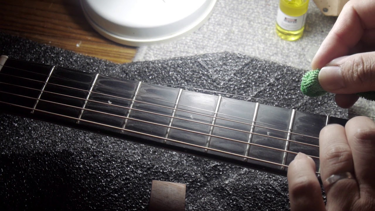 วิธีดูแลฟิงเกอร์บอร์ดกีตาร์ด้วย Lemon Oil ทำเองได้ง่าย ๆ[สปากีตาร์]🎸