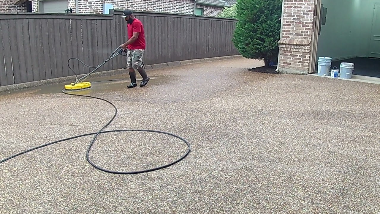 Pressure Washing a 'Texas Sized' driveway (part 2)