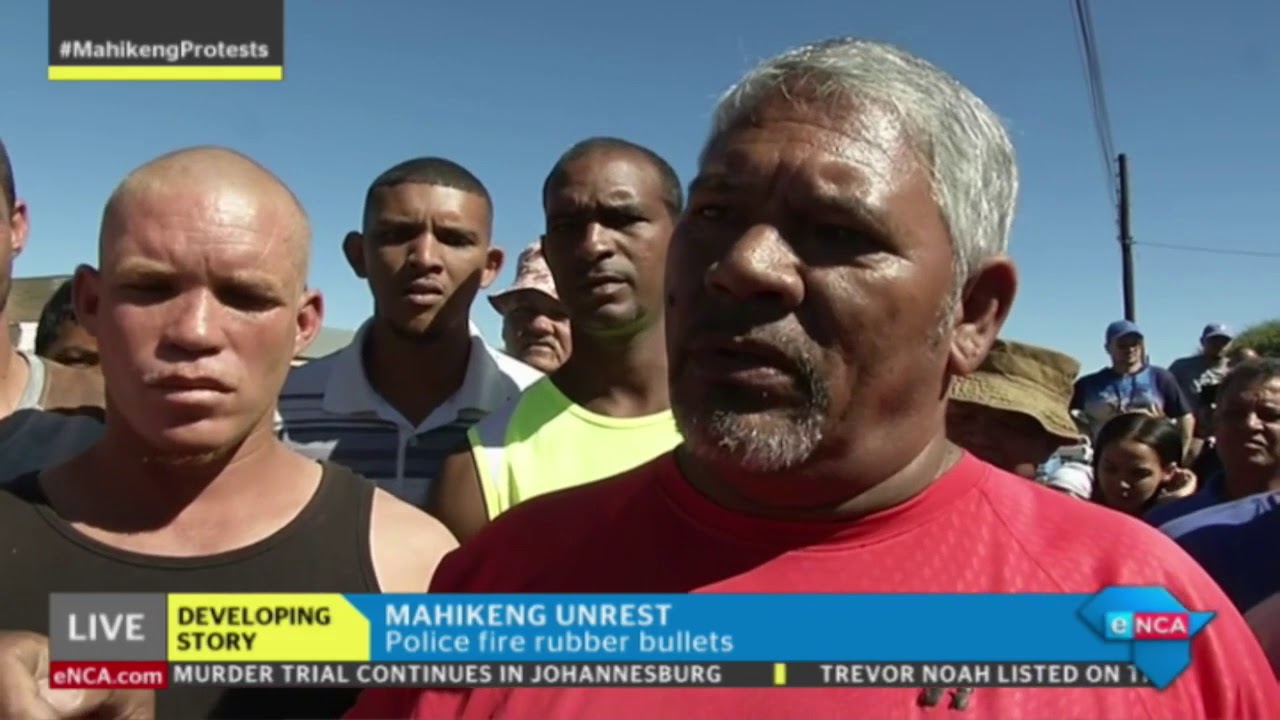 #MahikengProtests - Police fire rubber bullets