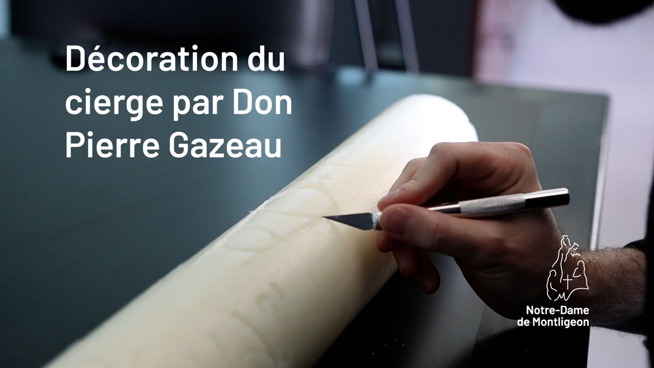 Décoration du cierge pascal par Don Pierre Gazeau