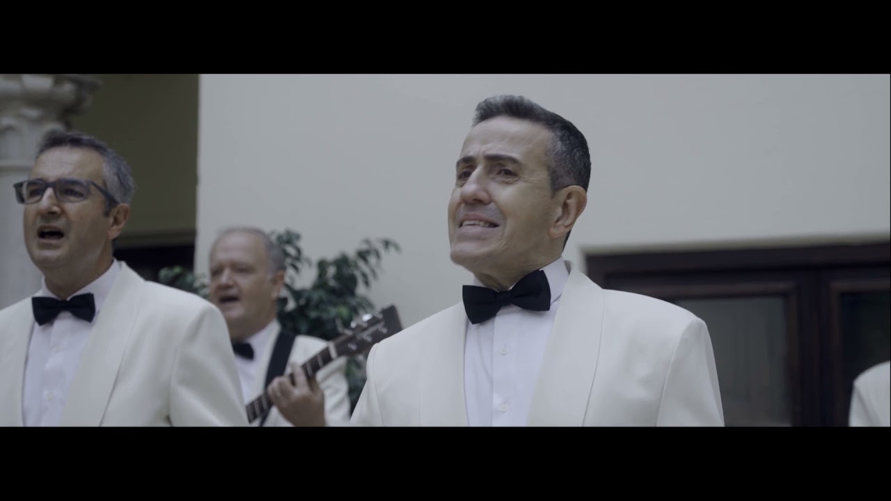 Encadenados Luis Villa canta con 