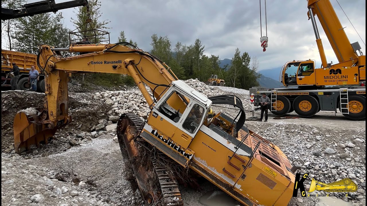 RESCUE OF LIEBHERR 974 EXCAVATOR SUNK IN RIVER 