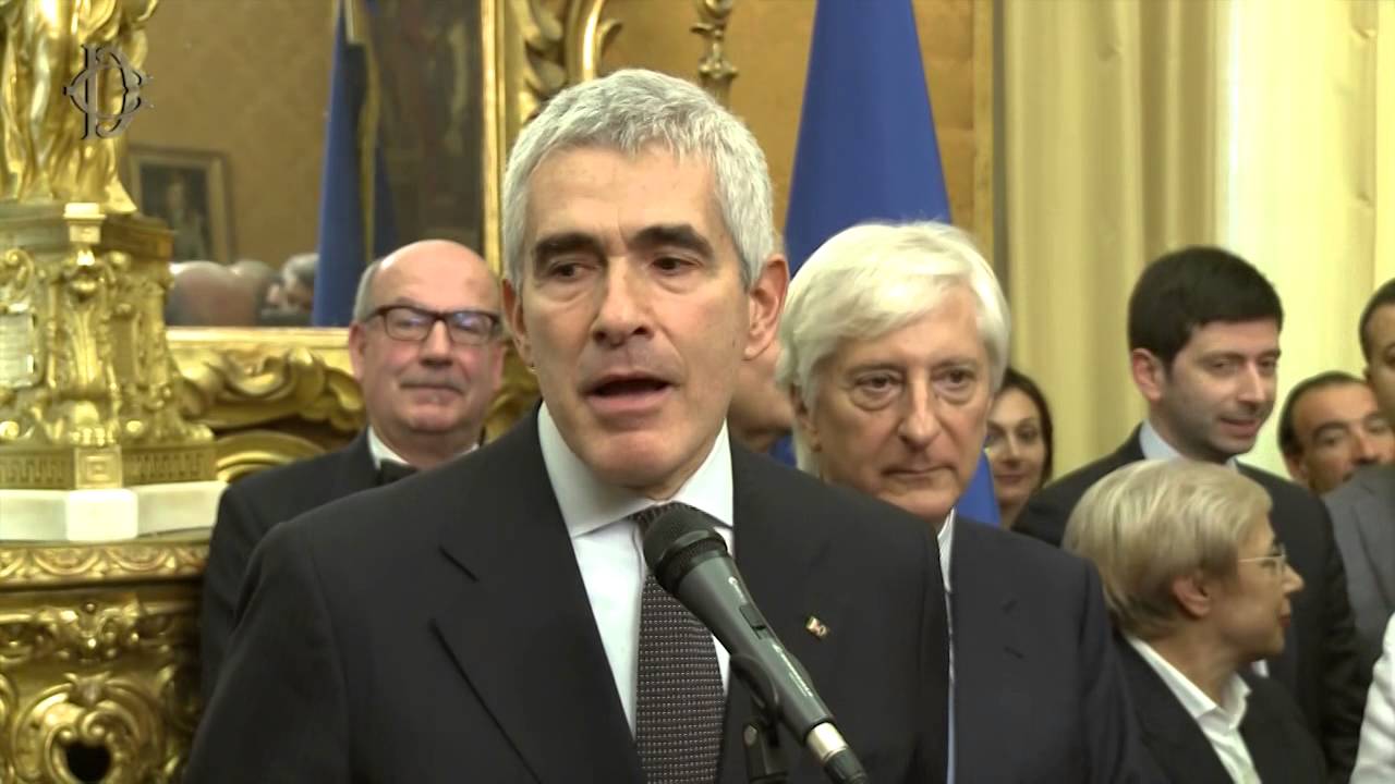 L'ex presidente Casini saluta il segretario generale Ugo Zampetti.
