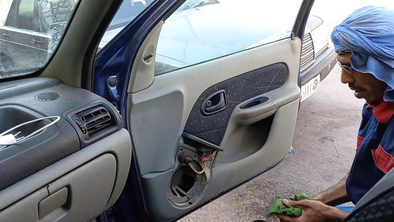 serrure porte de Renault clio 2 كيفية اصلاح قفل الباب بكل سهولة