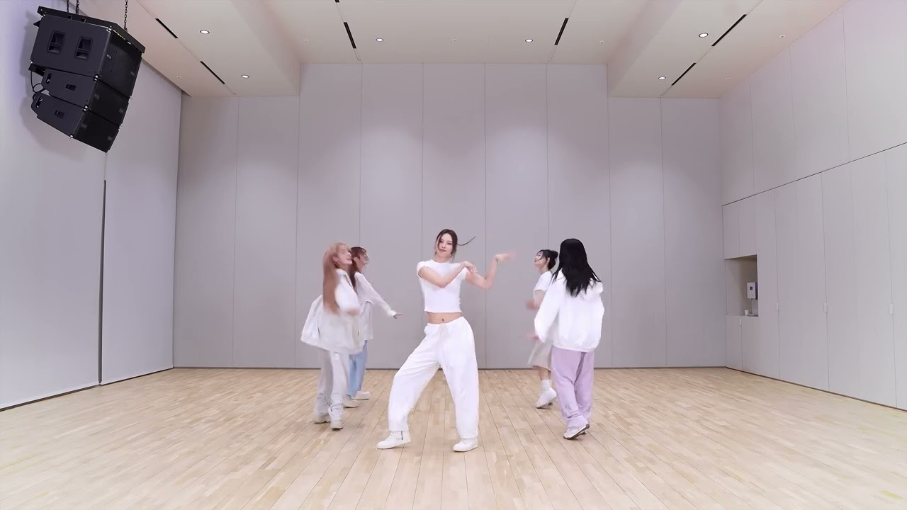 ILLIT (아일릿) 
