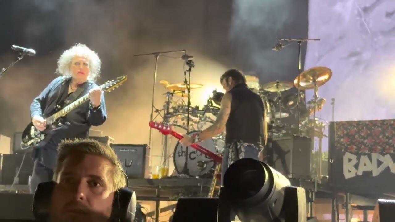 FIGUREHEAD@thecure  RoyalArena Copenhagen 10/14/22