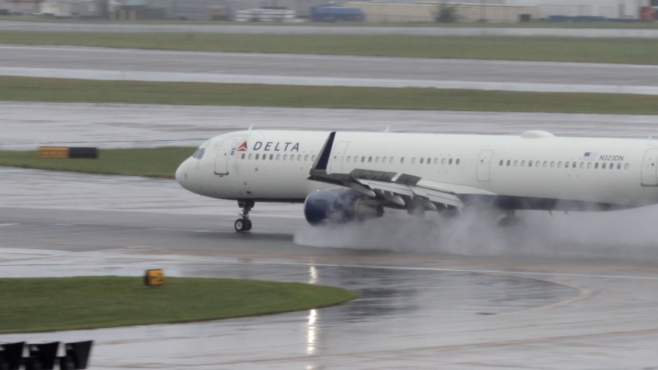 Wet & Wild Arrivals at Atlanta 🌧️| Rainy Day Madness | Delta 767, Ethiopian 787 & WestJet MAX in 4K!