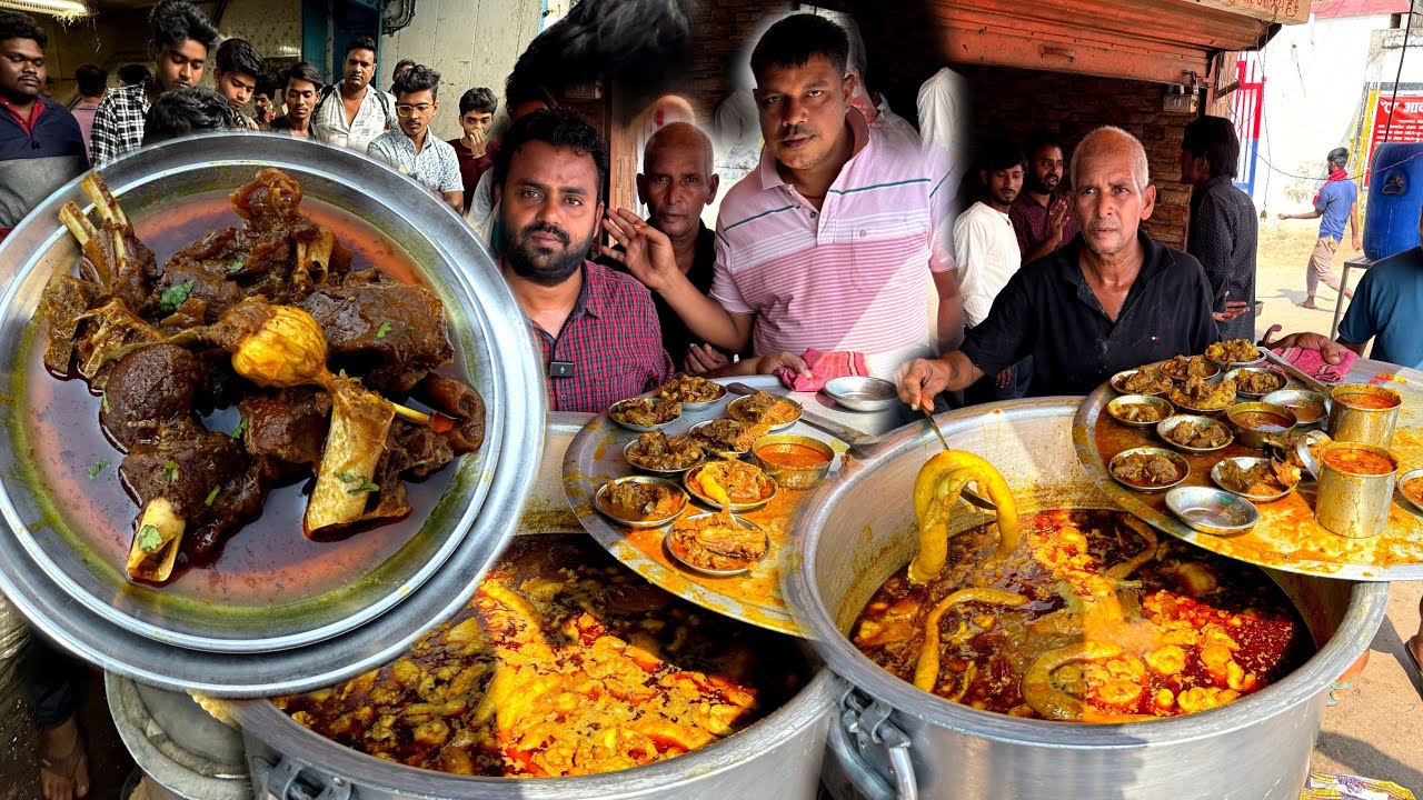 Train रूकते ही लोग पहुँच जाते गुप्ता जी का Mutton खाने के लिए।भीड़ ऐसा की लोगो को जगह नहीं मिलता ।