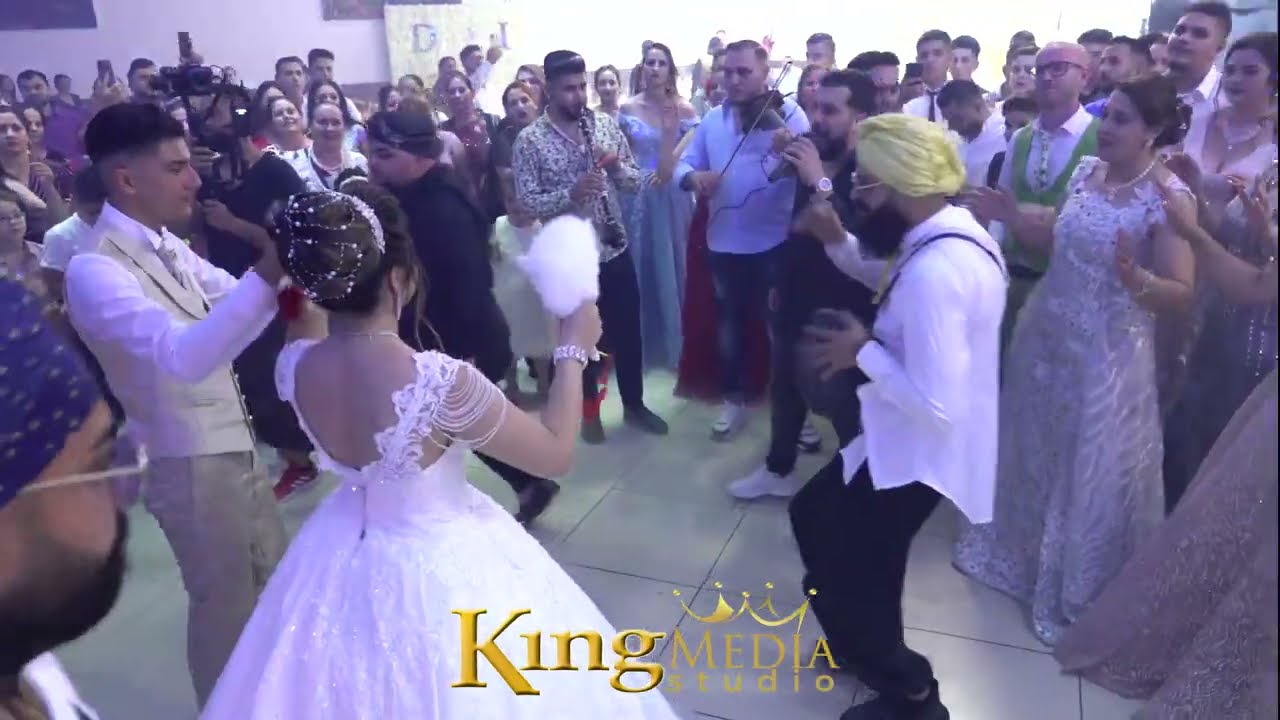 Tzanca Uraganul & Tobele Romaniei , Cea Mai Moderna Intrare a Mirilor & Ea e Regina Din Maroc By Kin