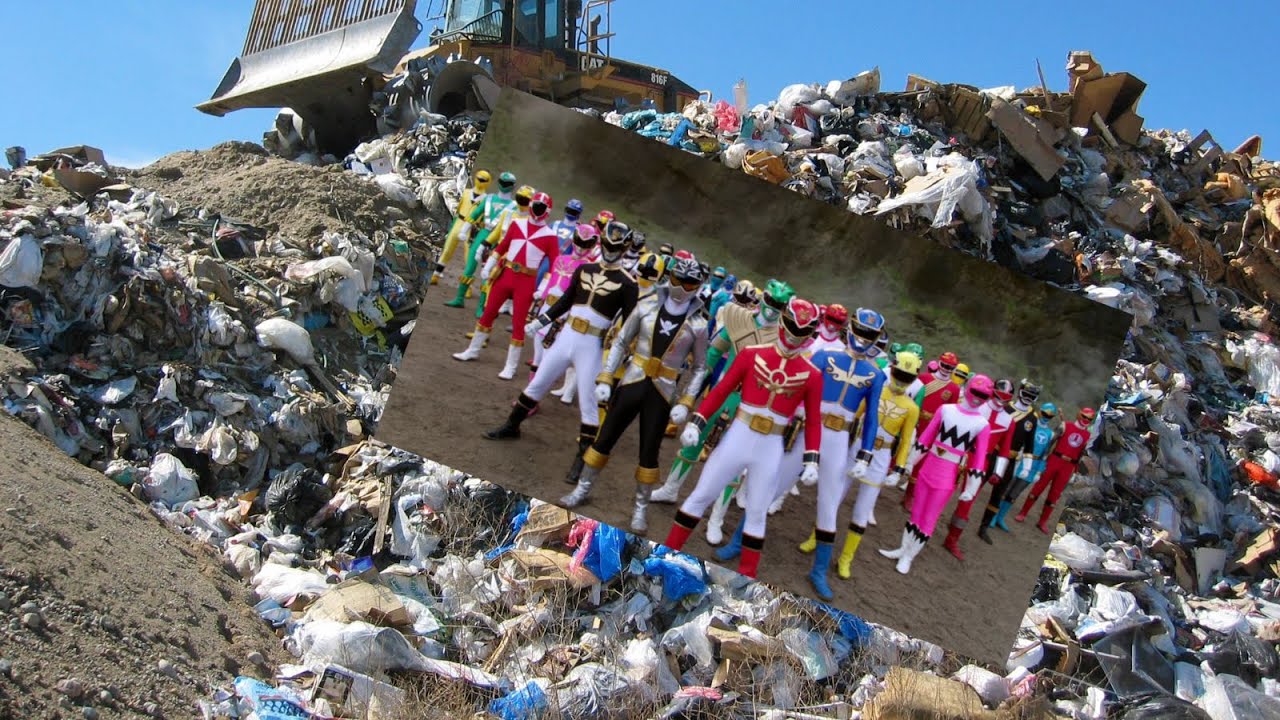 This Power Rangers “Legendary” Battle was MID!