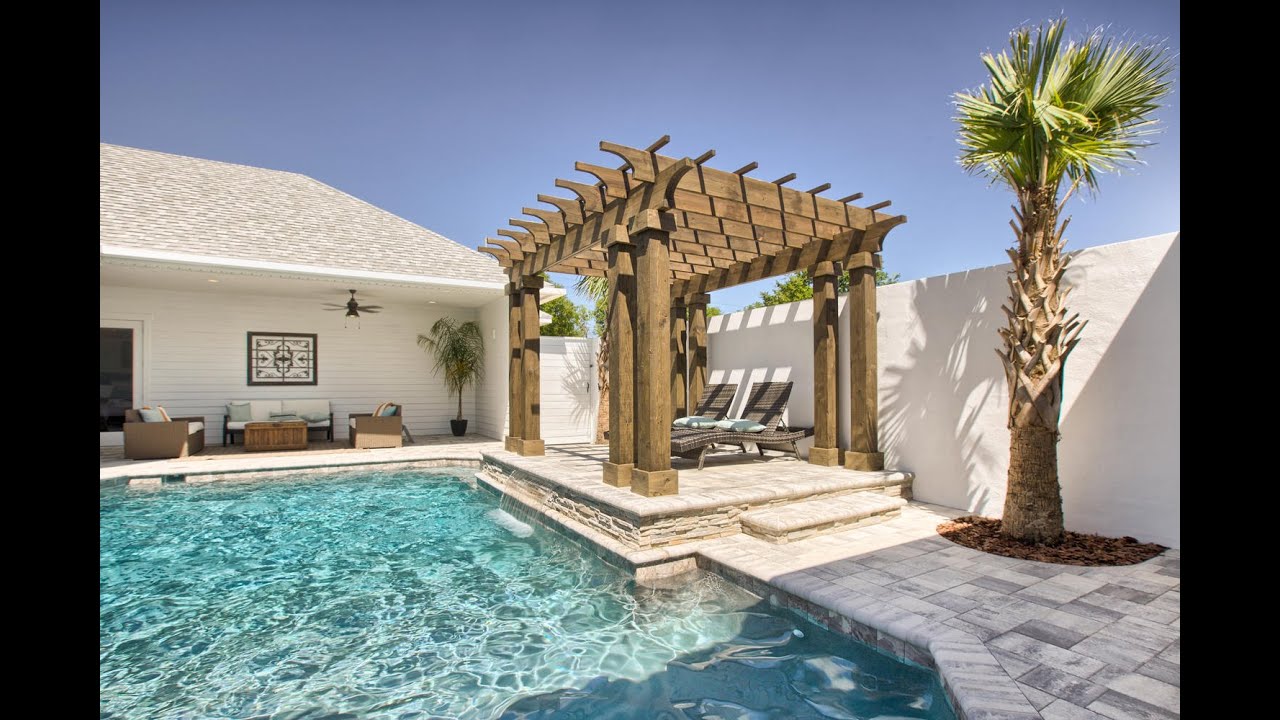 Luxurious Courtyard Pool Home, Both Spacious & Private!