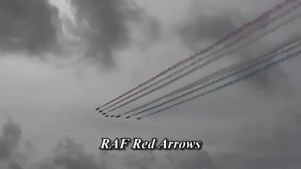 RAF Red Arrows Display at Barry Island 2014