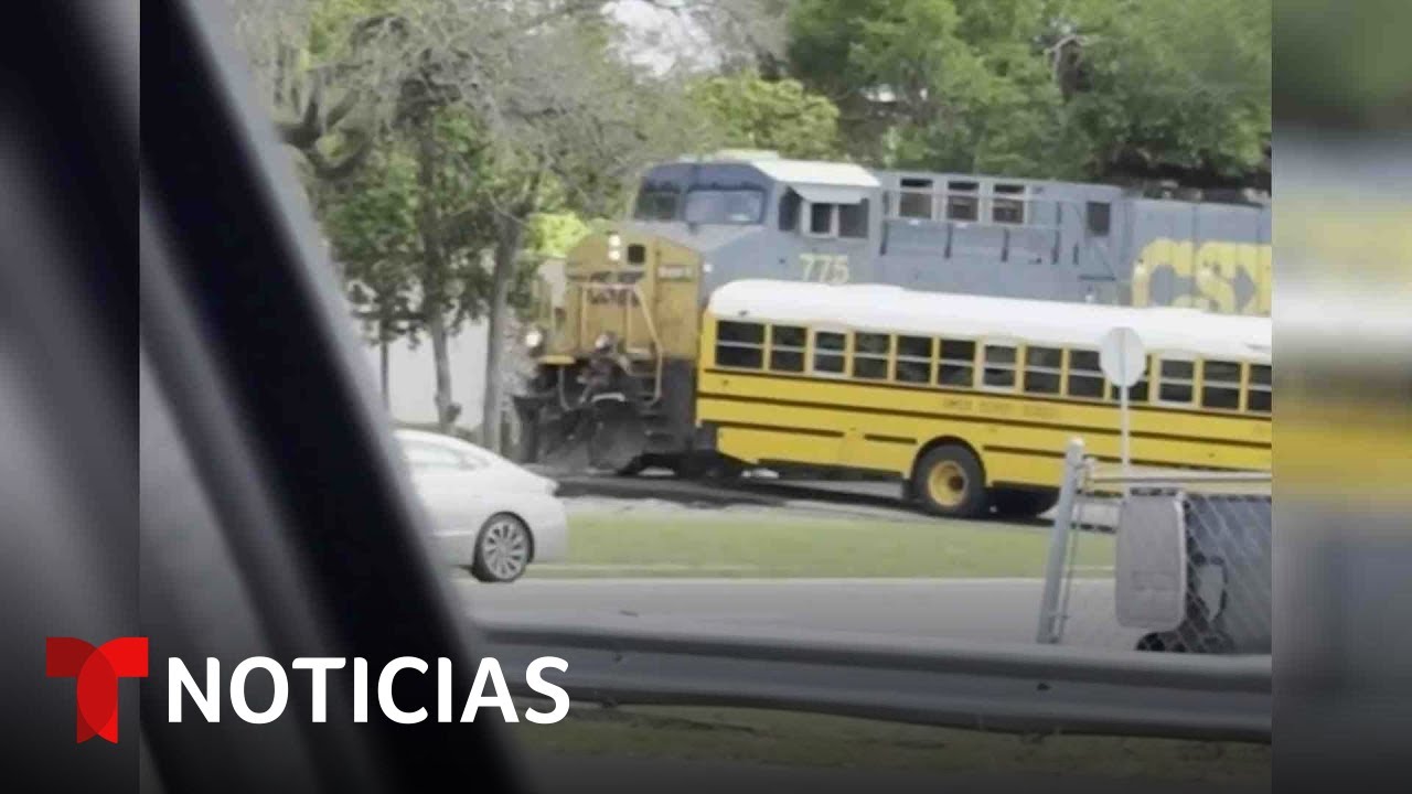 Conductora de autob&uacute;s escolar enfrenta 29 cargos de negligencia infantil | Noticias Telemundo