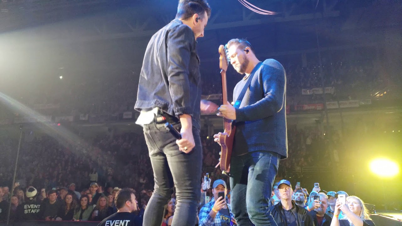 Russell Dickerson Every Little Thing Live @ Jinglefest 2019