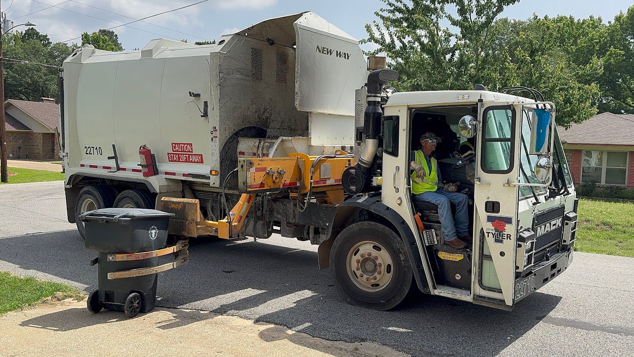 City of Tyler: Mack LR New Way Rotopack ASL Garbage Truck