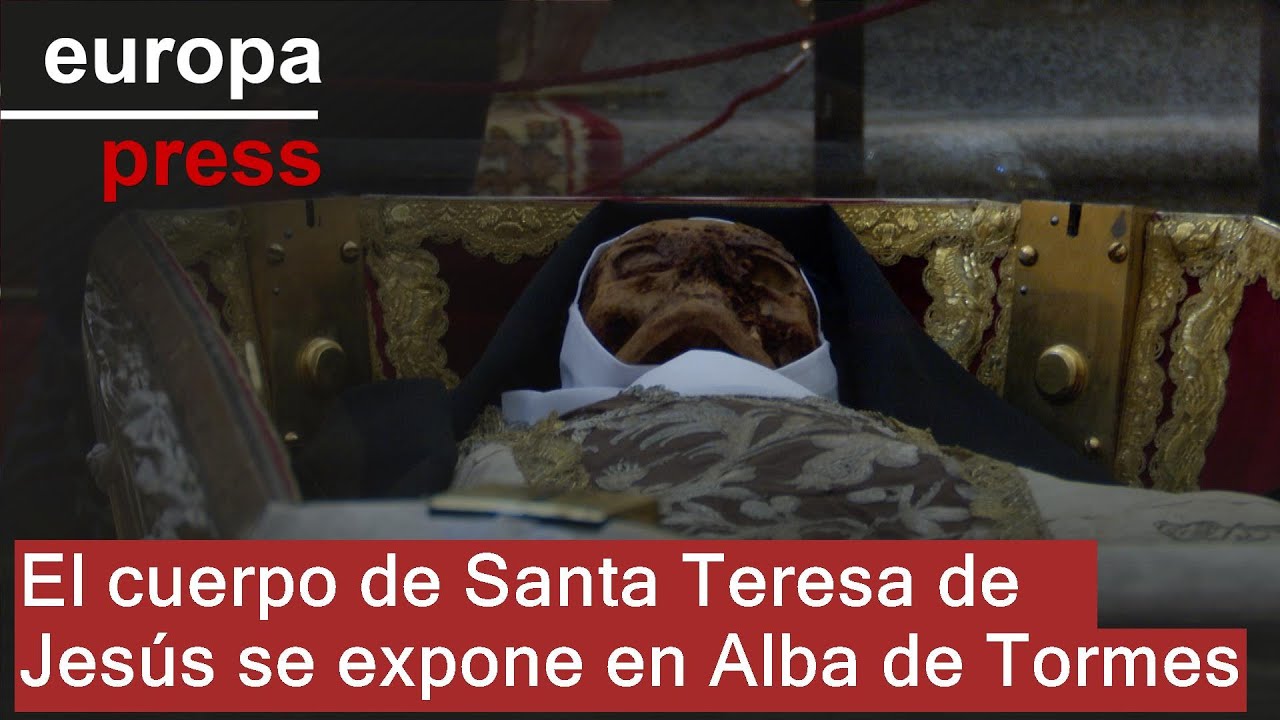 El cuerpo de Santa Teresa de Jesús se expone en la Basílica de Alba de Tormes tras un siglo