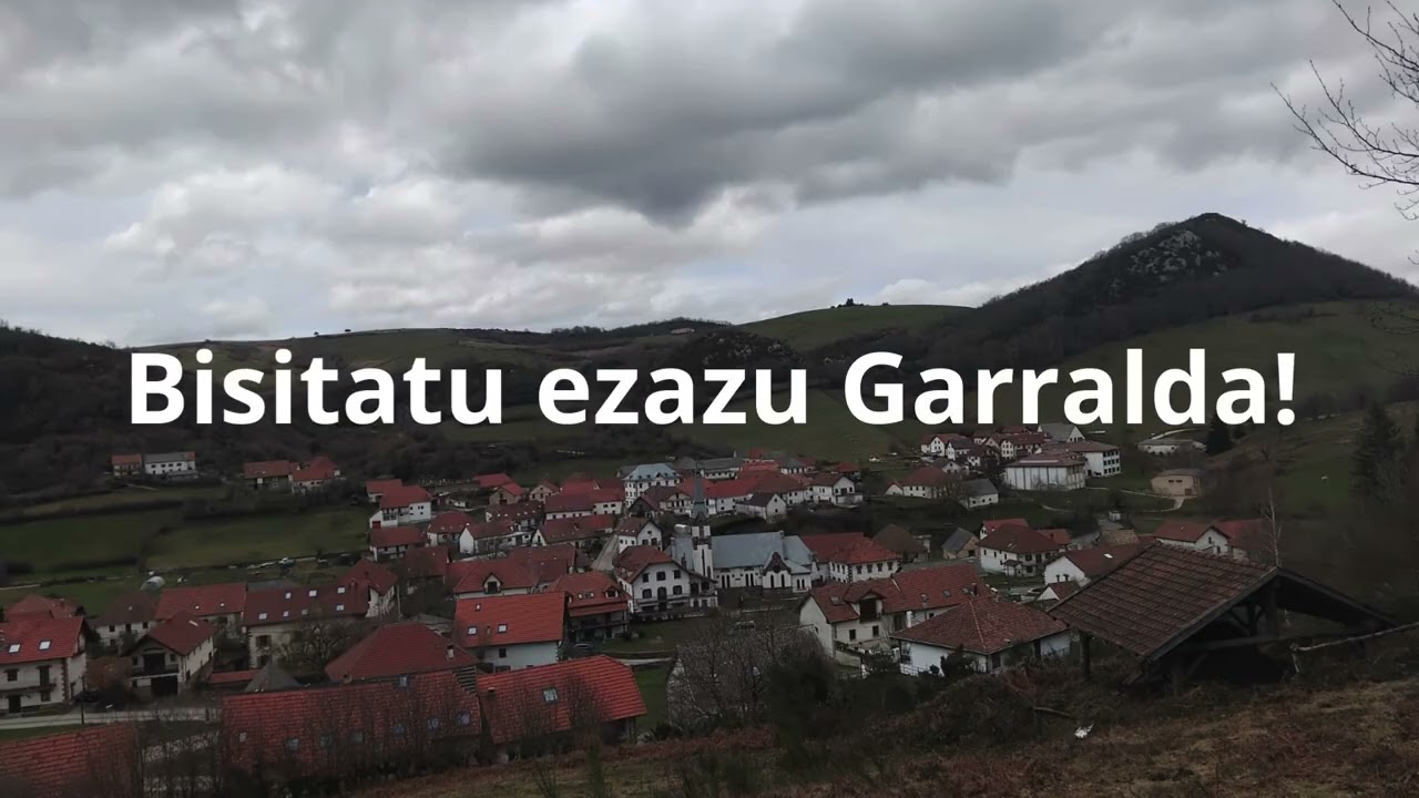 Aezkoako haranean, mendiek babestua...