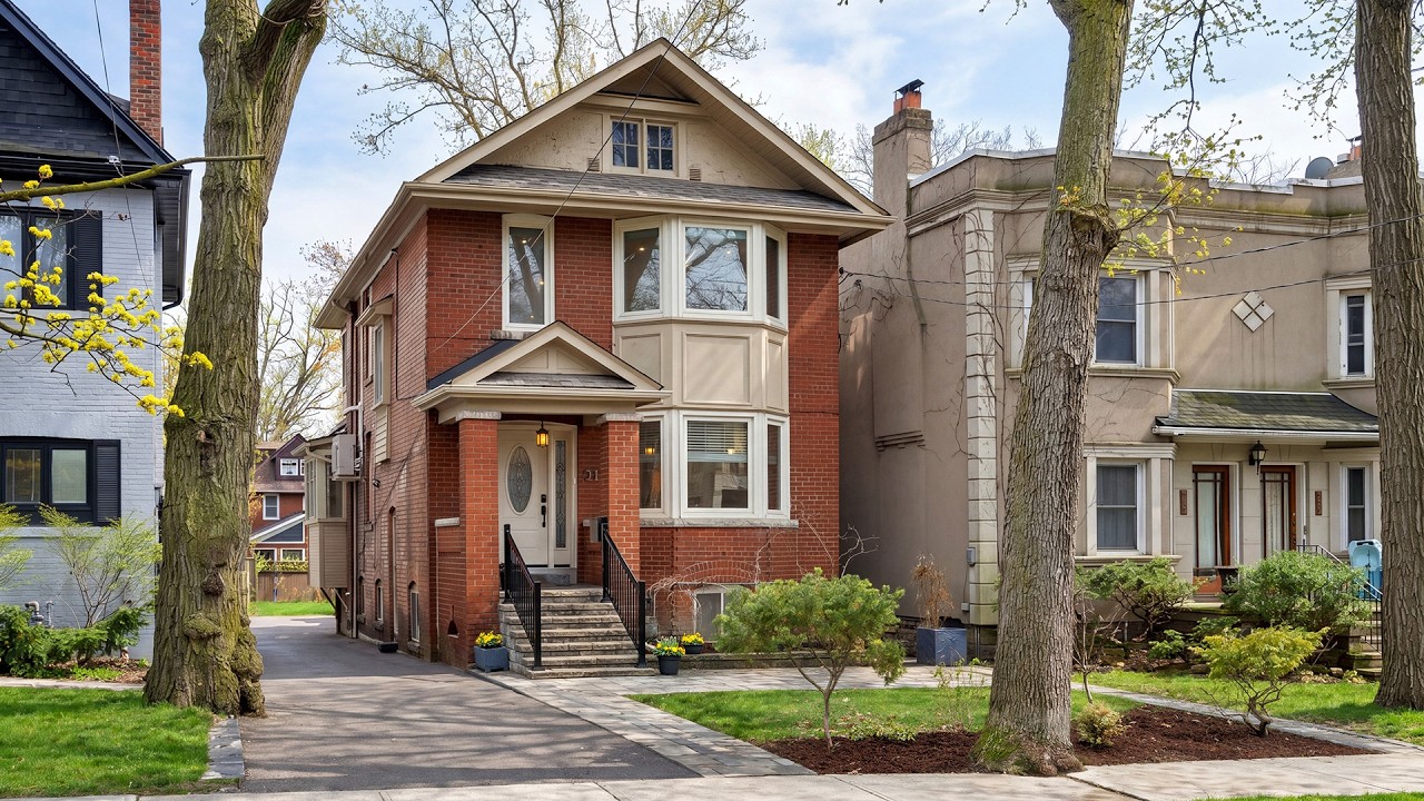 311 St  Clair Avenue East, Toronto