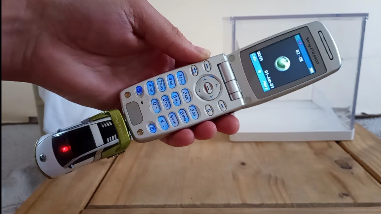 Sony Ericsson Z600 + Sony Ericsson Car-100