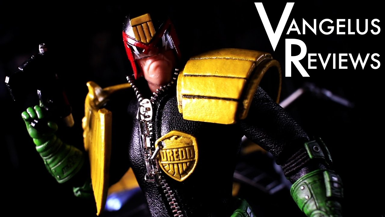 Mezco One:12 Collective Judge Dredd and Lawmaster - Vangelus Review 370