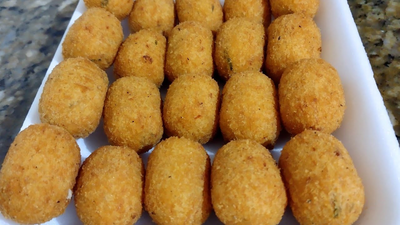 Bolinho de bacalhau com massa de batata