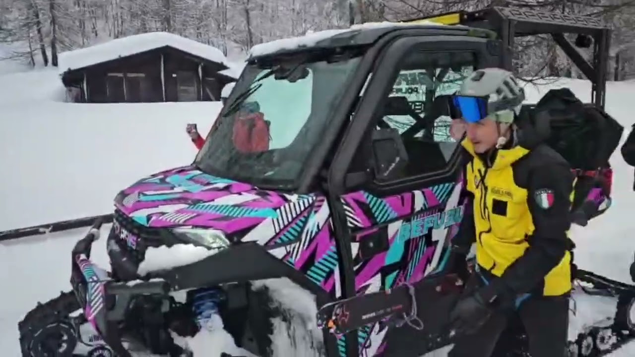 I soccorsi per una valanga nella zona del canale dei Vesses (Courmayeur)
